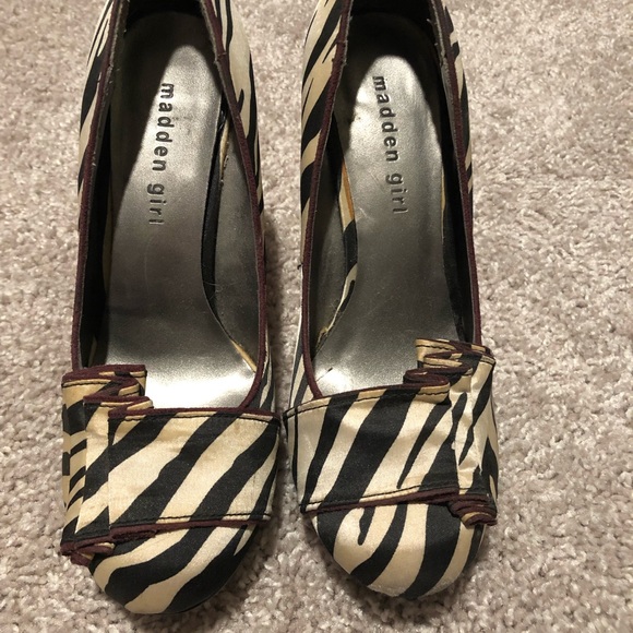 Madden Girl Round Toe Zebra Print Pumps - Picture 3 of 6